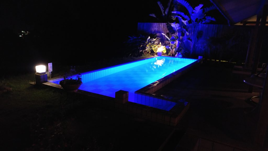 リゾート　温泉　ホテル　水中照明　テープライト　青色