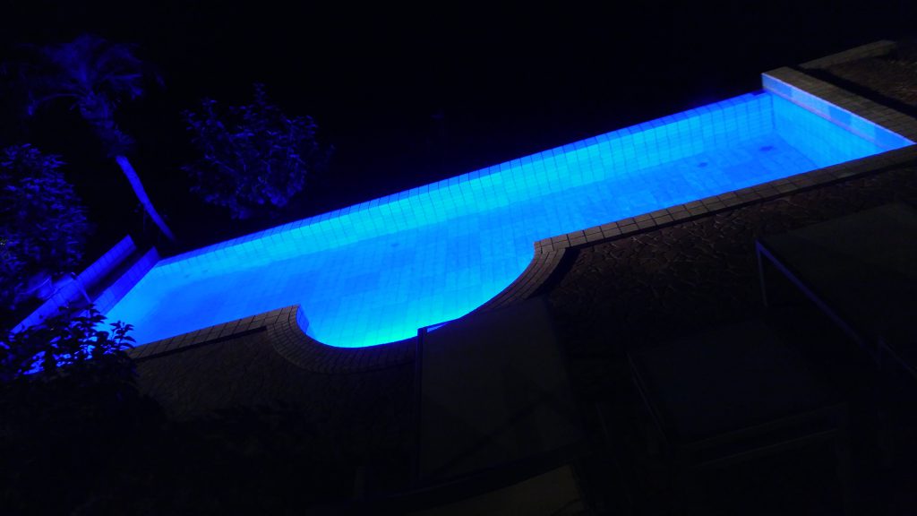 リゾート　温泉　ホテル　水中照明　テープライト