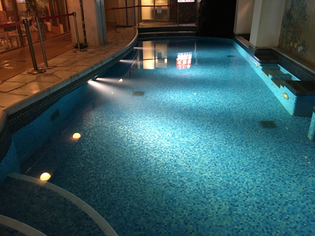 プール用LED水中照明 | 株式会社富士メディシィエ