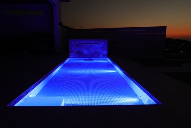 高級住宅 屋外プール 6W壁面埋込型水中照明(青色)
