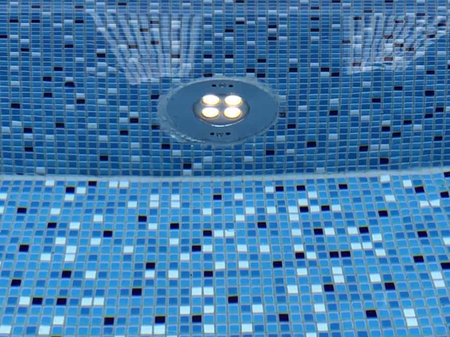 ホテルグランミラージュ　「スパ・バルナージュ」水中照明