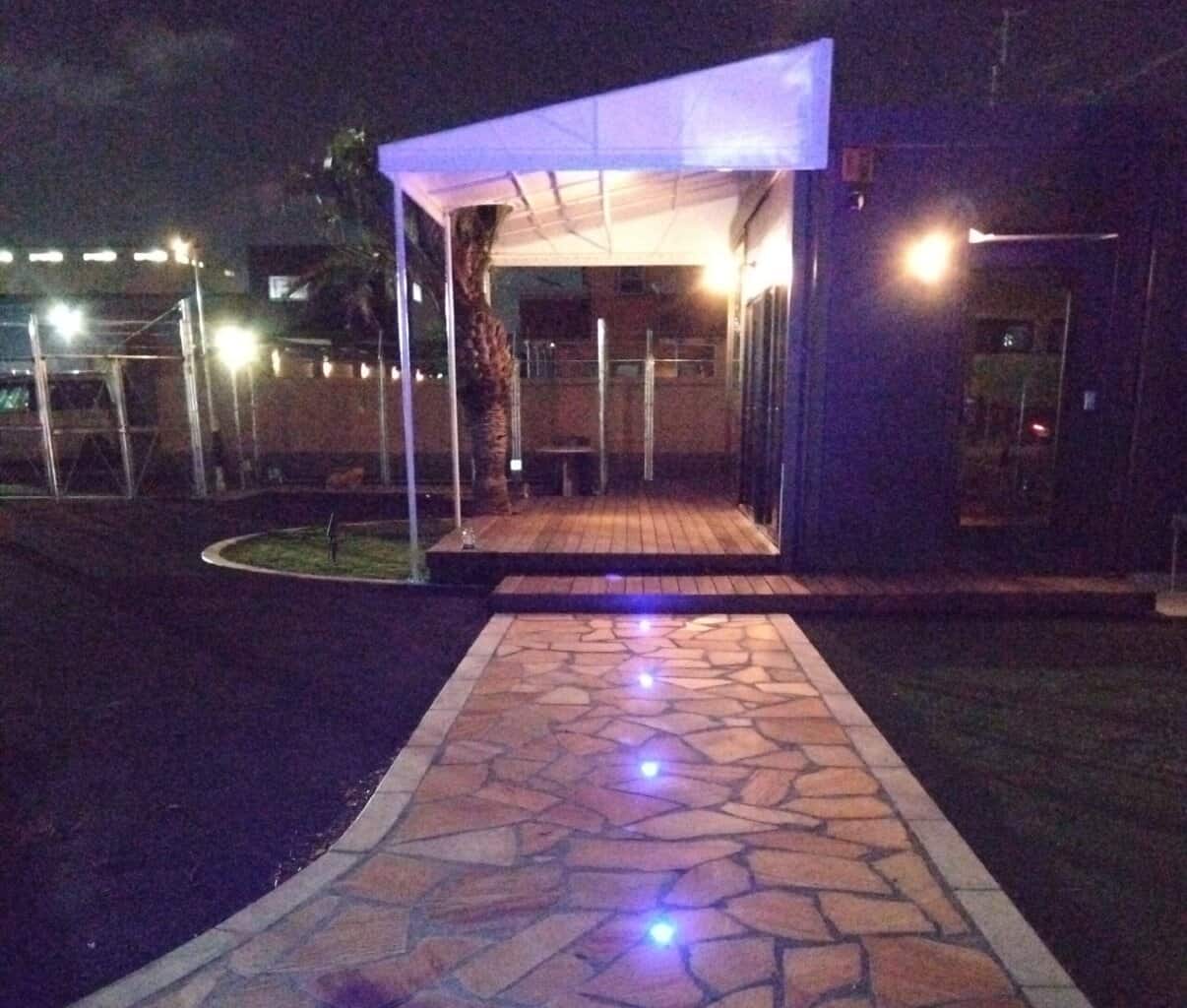 店舗前通路照明