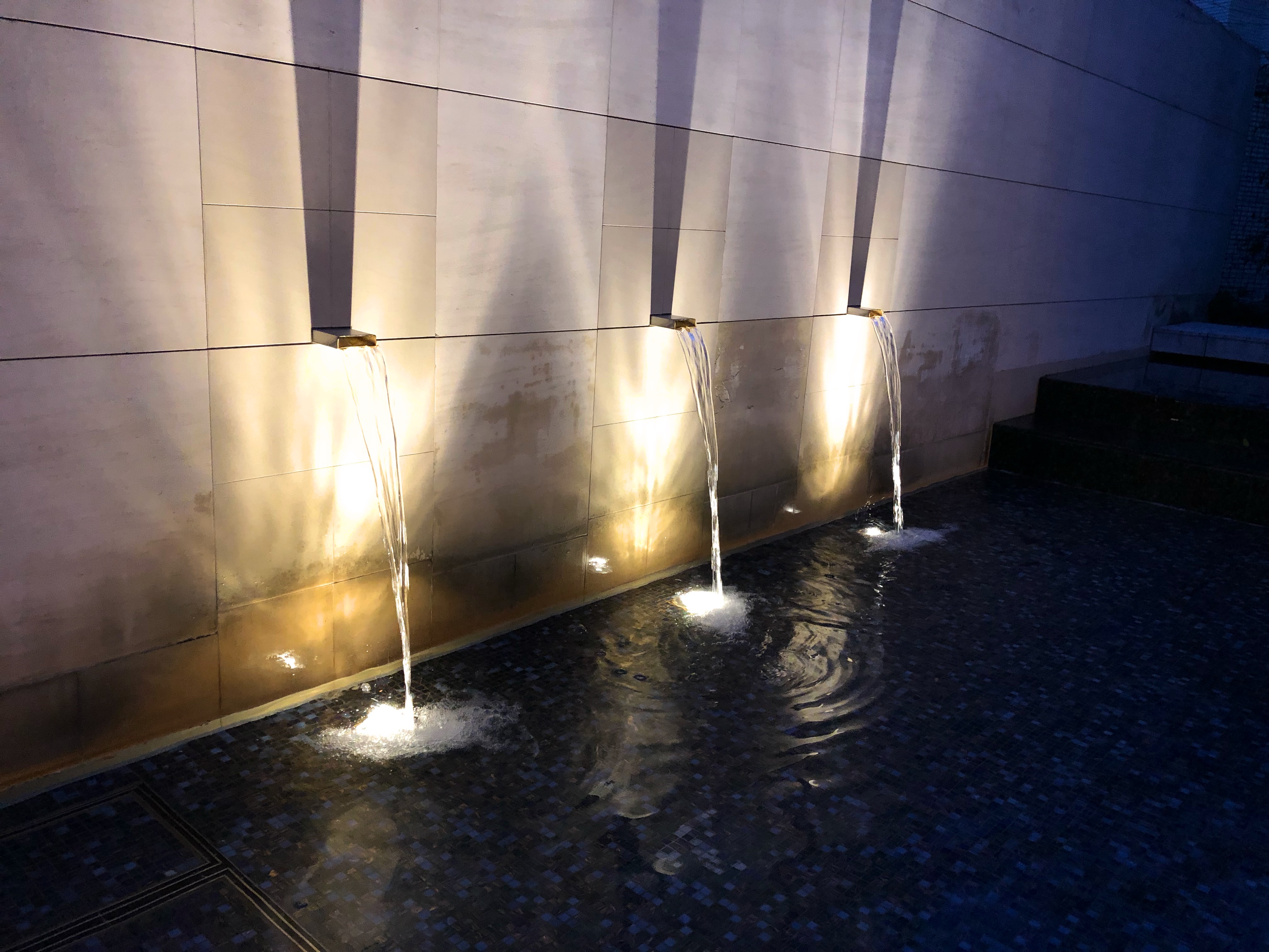 LED埋込型水中照明納入写真 | 富士メディシィエライティング